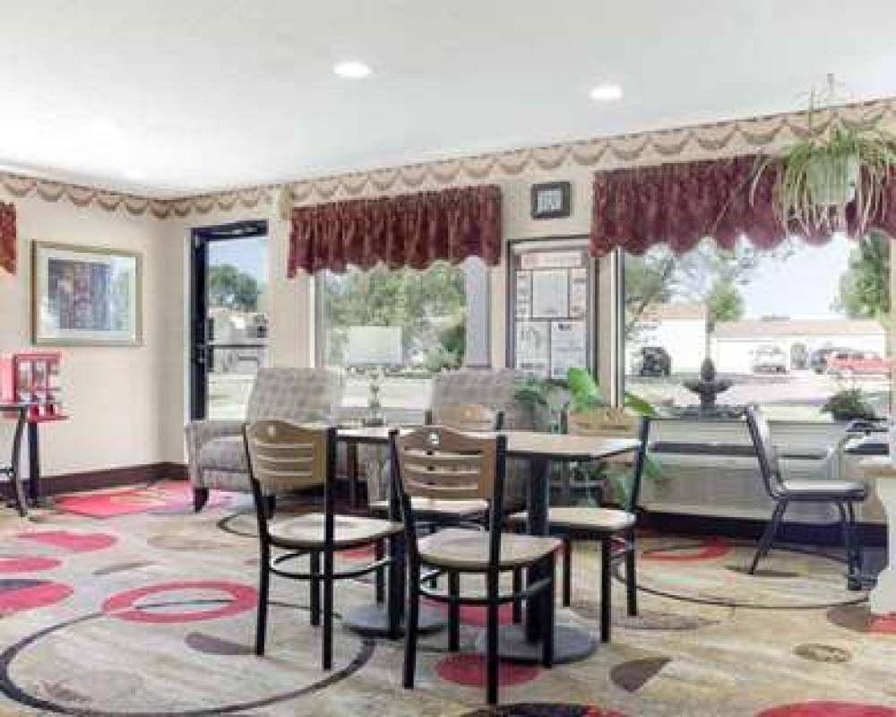 Econo Lodge 4