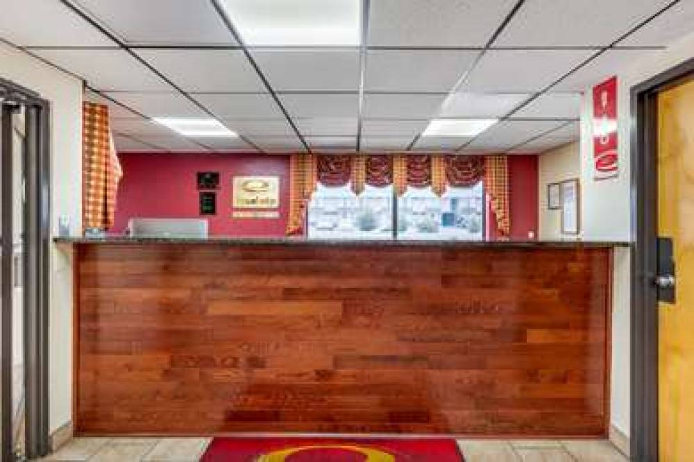 Econo Lodge 4