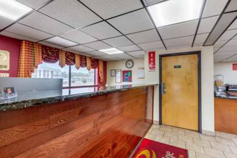 Econo Lodge 3