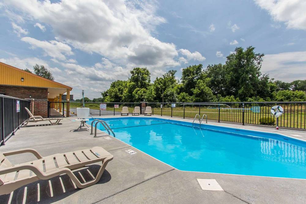 Econo Lodge 9