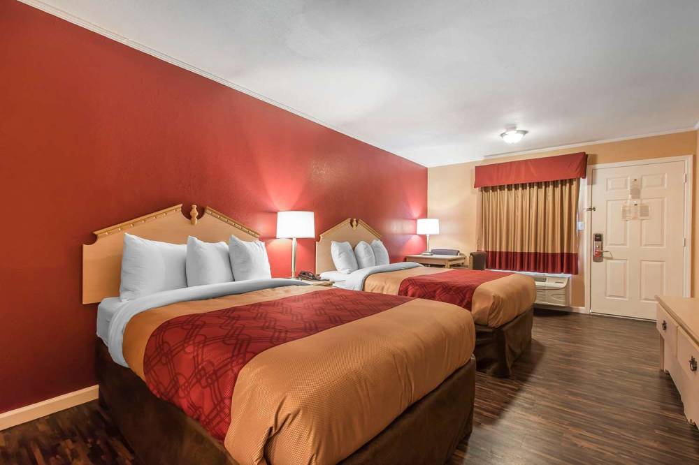Econo Lodge 5