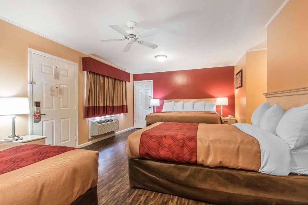 Econo Lodge 7