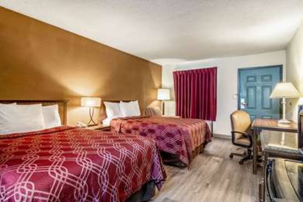 Econo Lodge 9