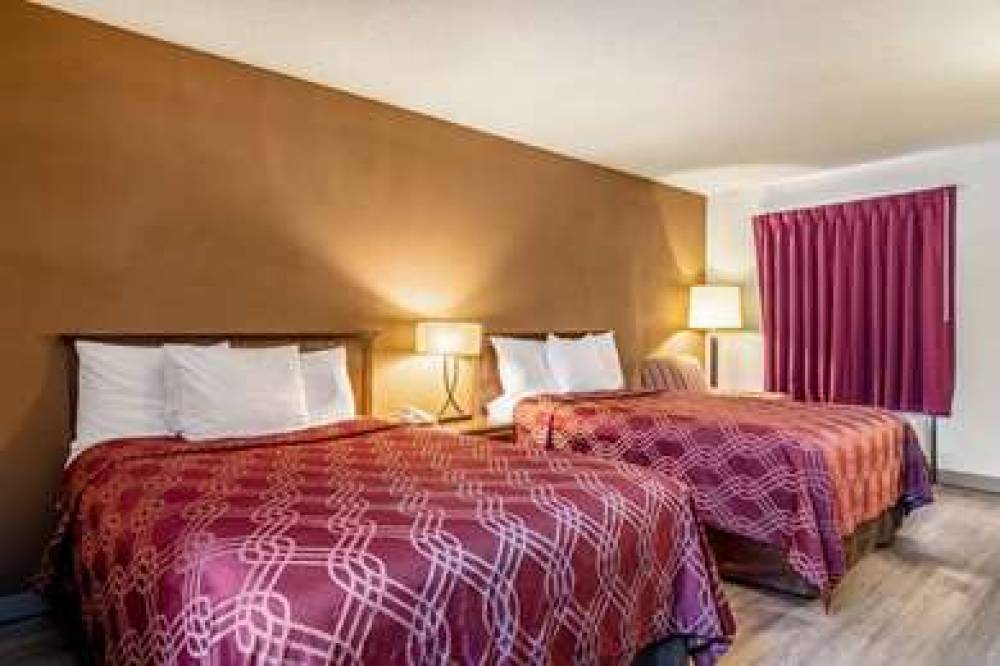 Econo Lodge 10