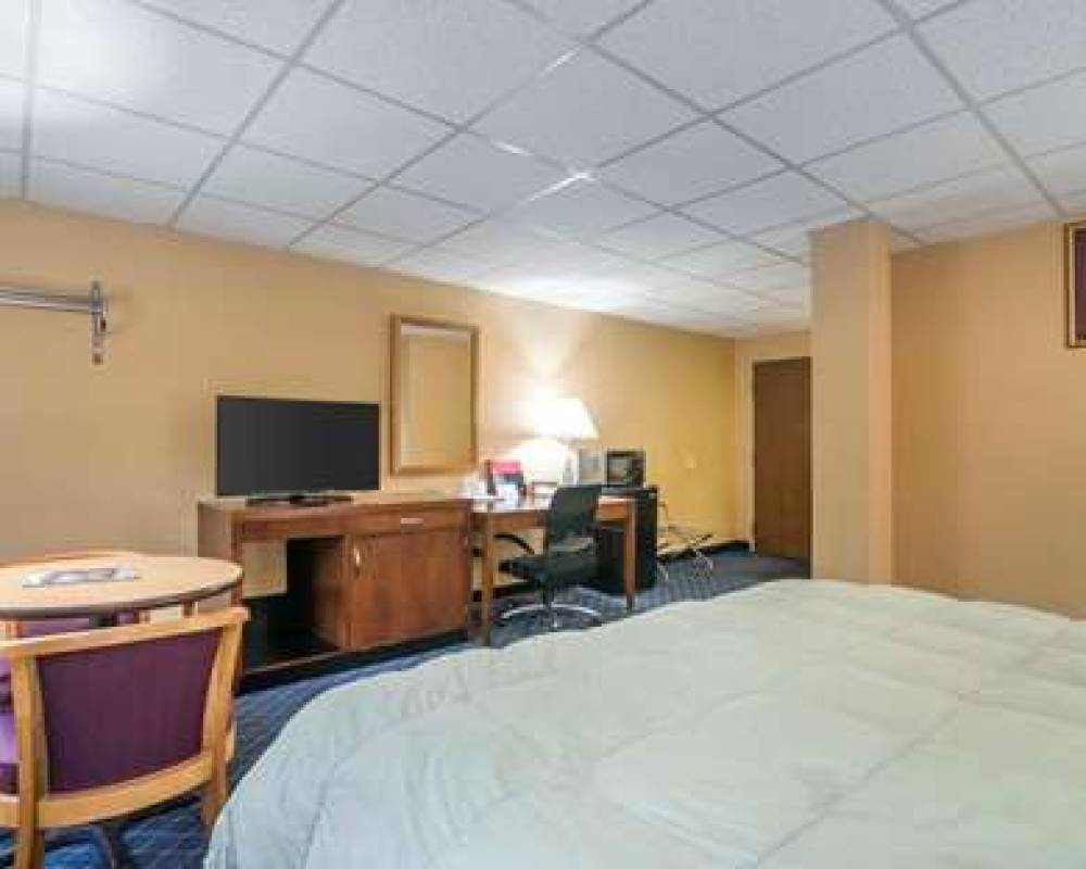 Econo Lodge 7