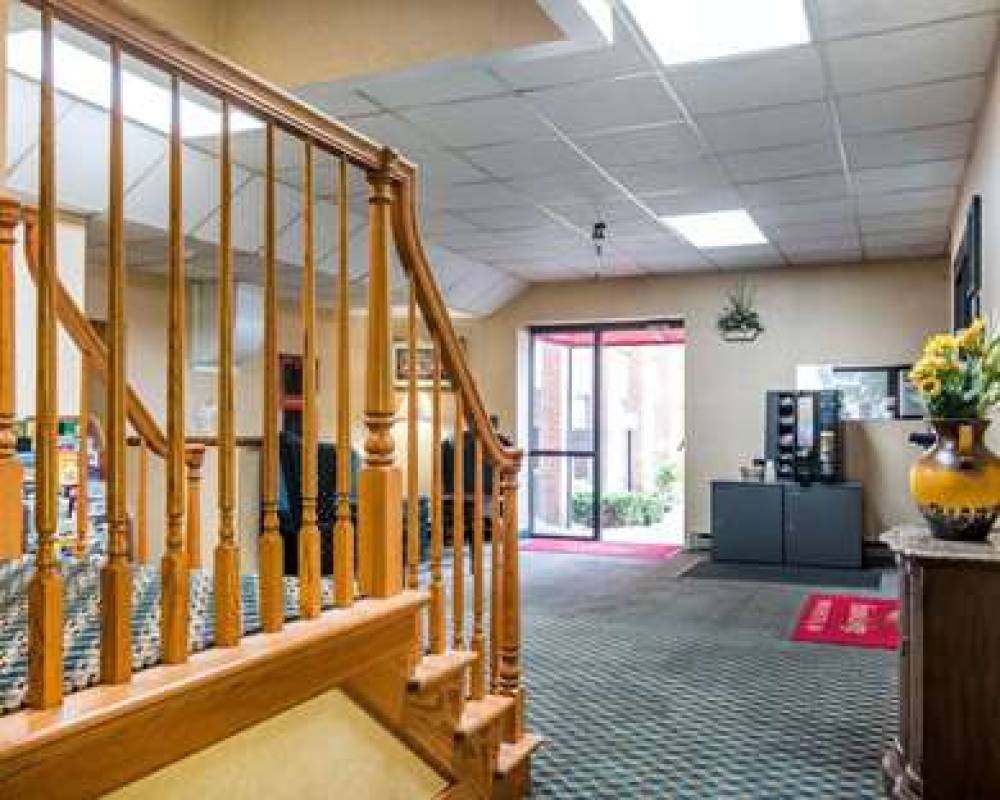 Econo Lodge 6