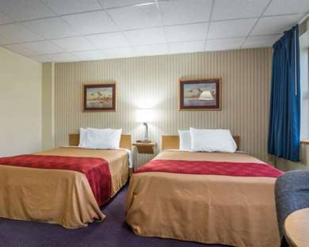 Econo Lodge 8