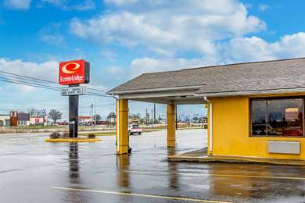 Econo Lodge 2