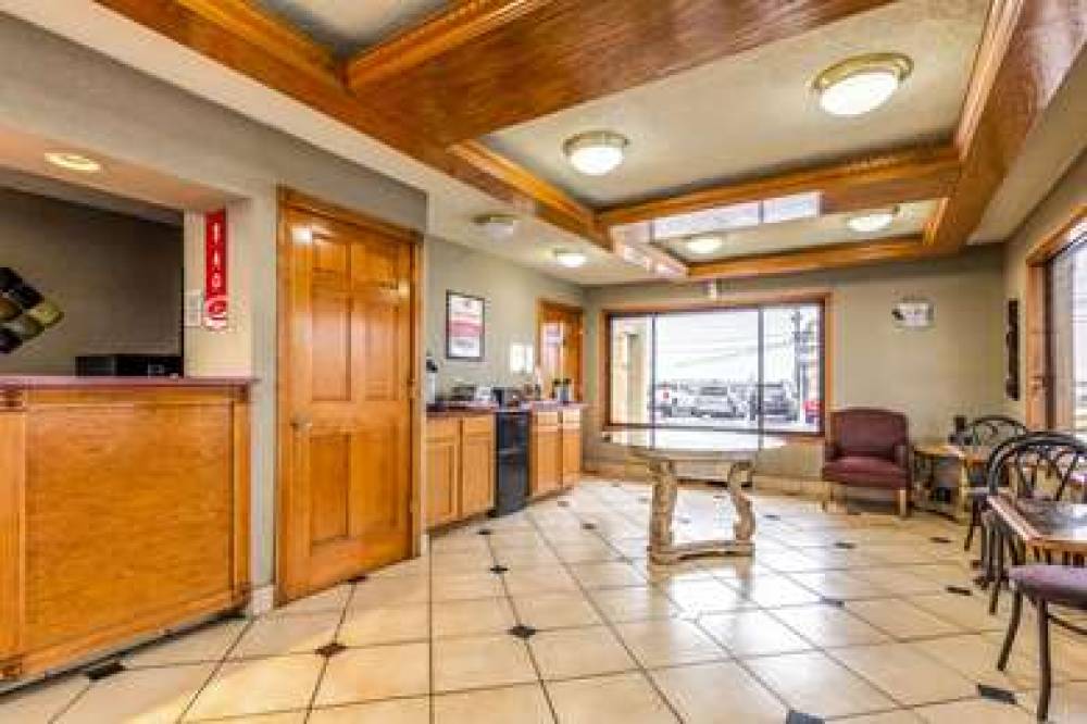 Econo Lodge 7