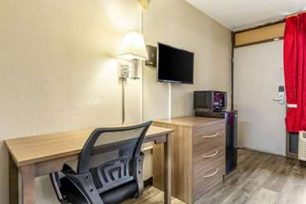 Econo Lodge 10