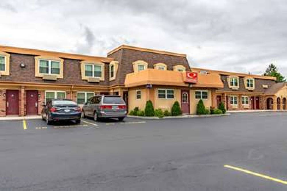 Econo Lodge 5