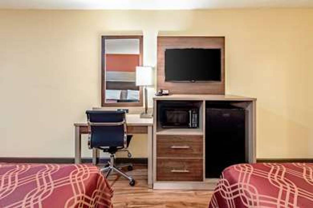 Econo Lodge 10