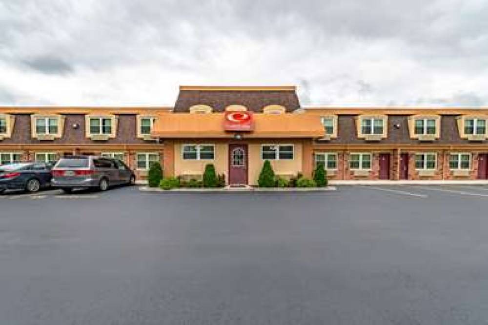 Econo Lodge 4