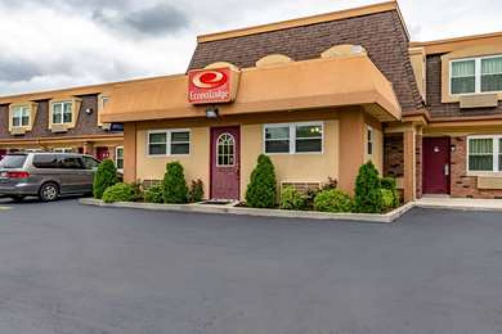 Econo Lodge 3