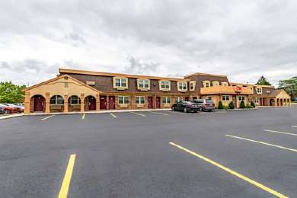 Econo Lodge 2