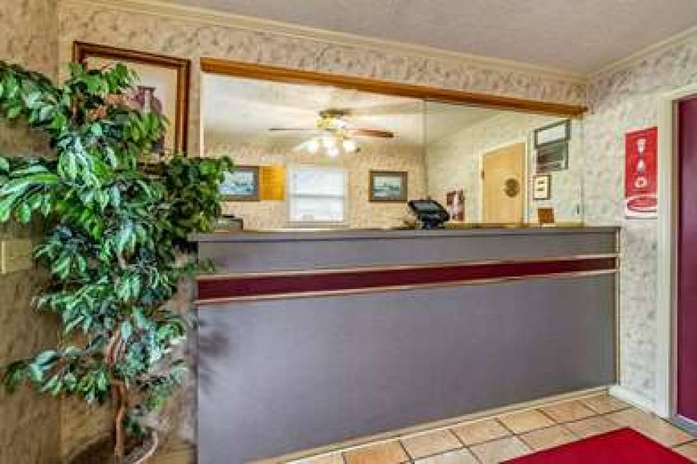 Econo Lodge 7