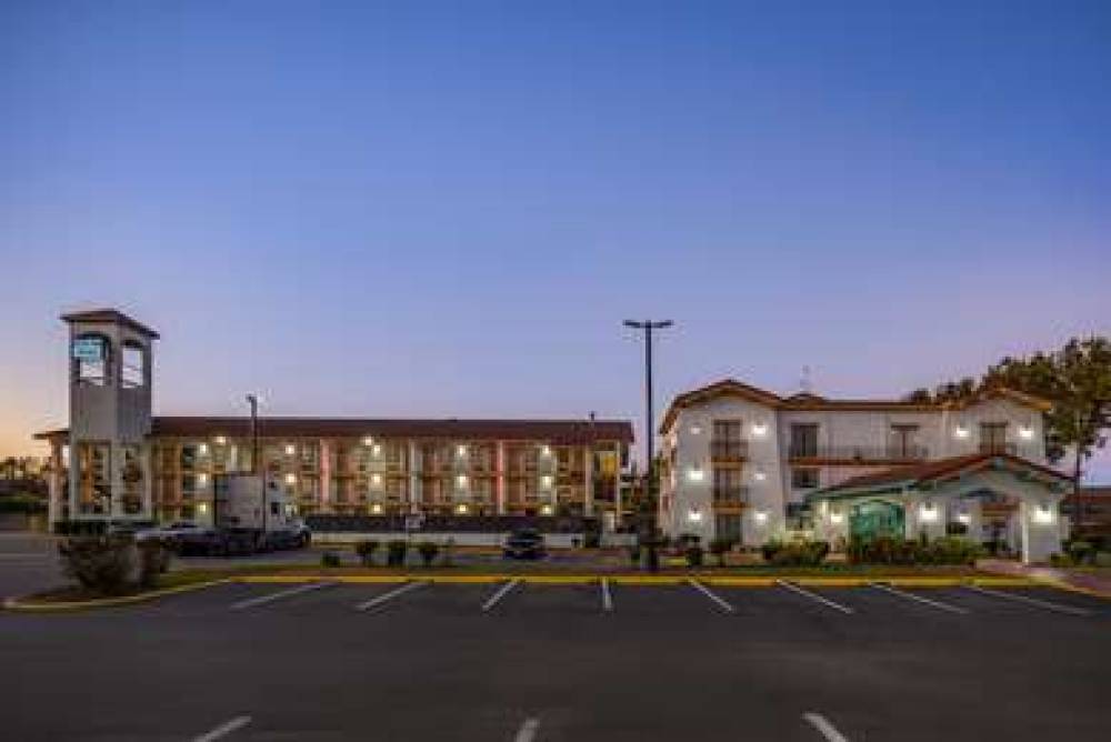 ECONO LODGE 7