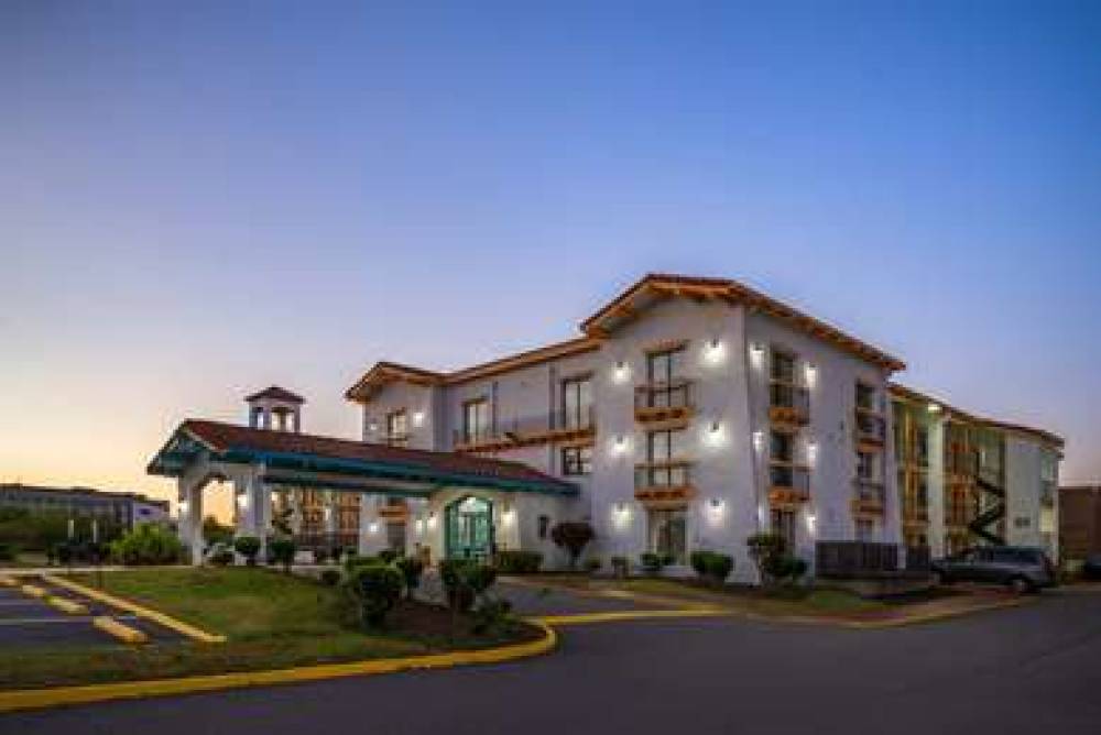 ECONO LODGE 3