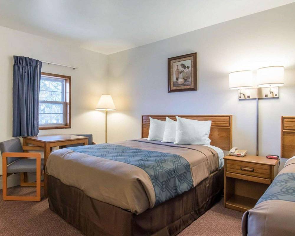Econo Lodge 5