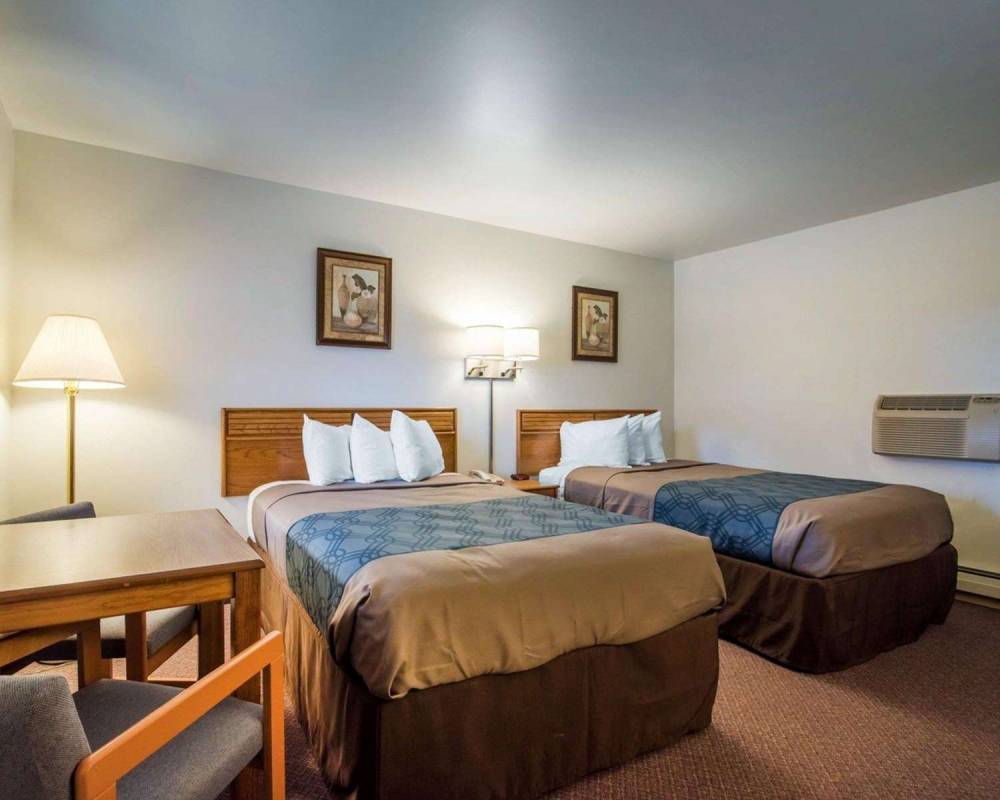 Econo Lodge 4