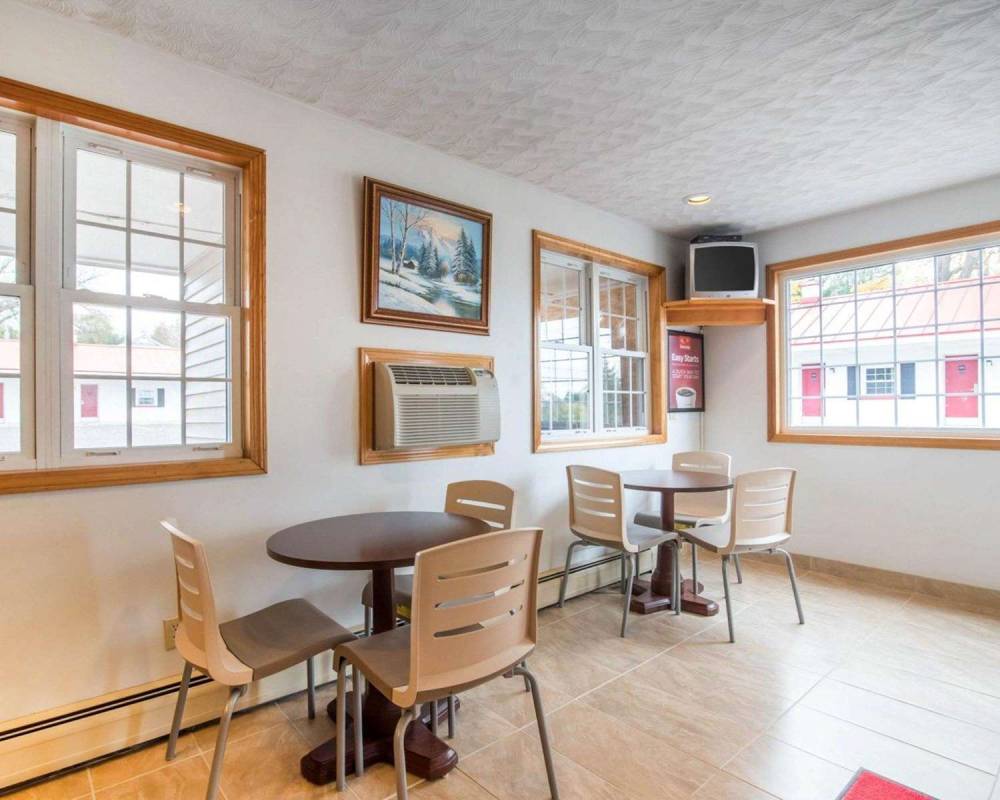 Econo Lodge 10