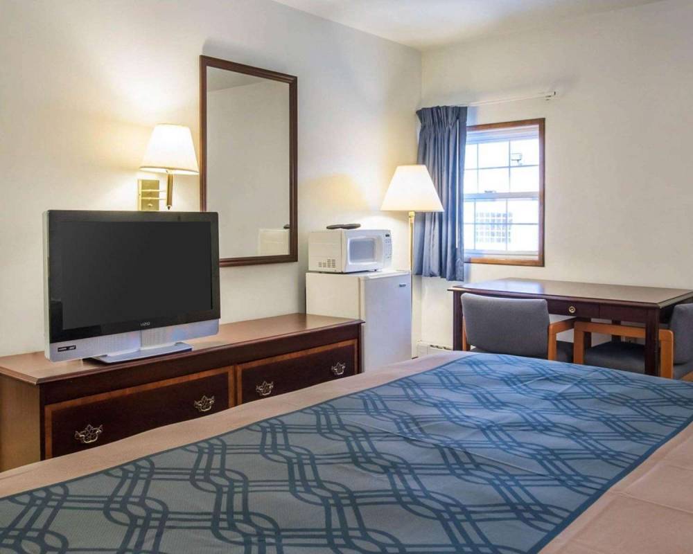 Econo Lodge 9