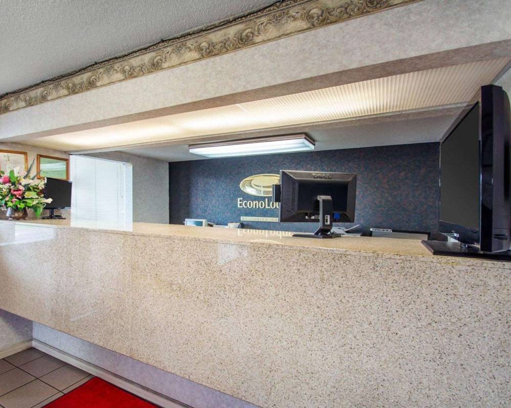 Econo Lodge 9