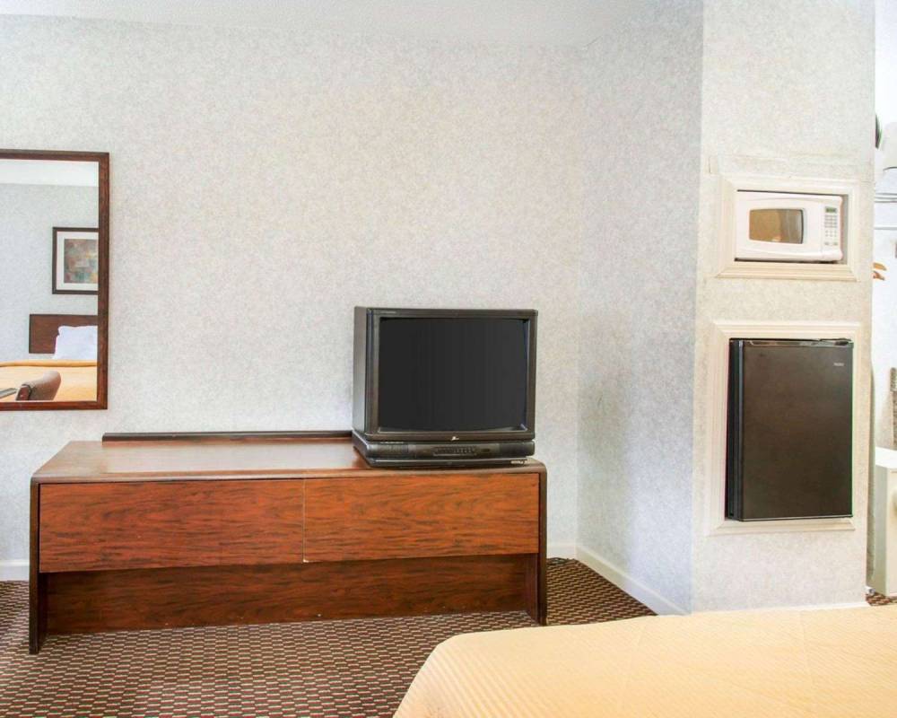 Econo Lodge 10
