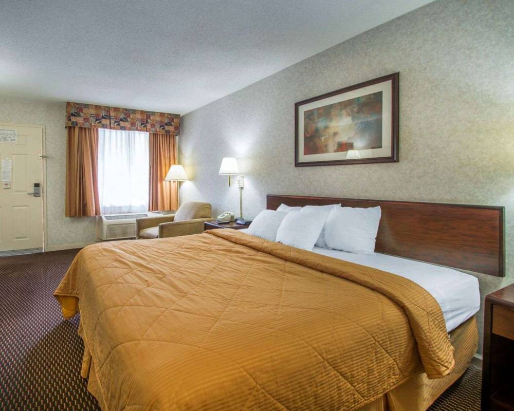 Econo Lodge 7