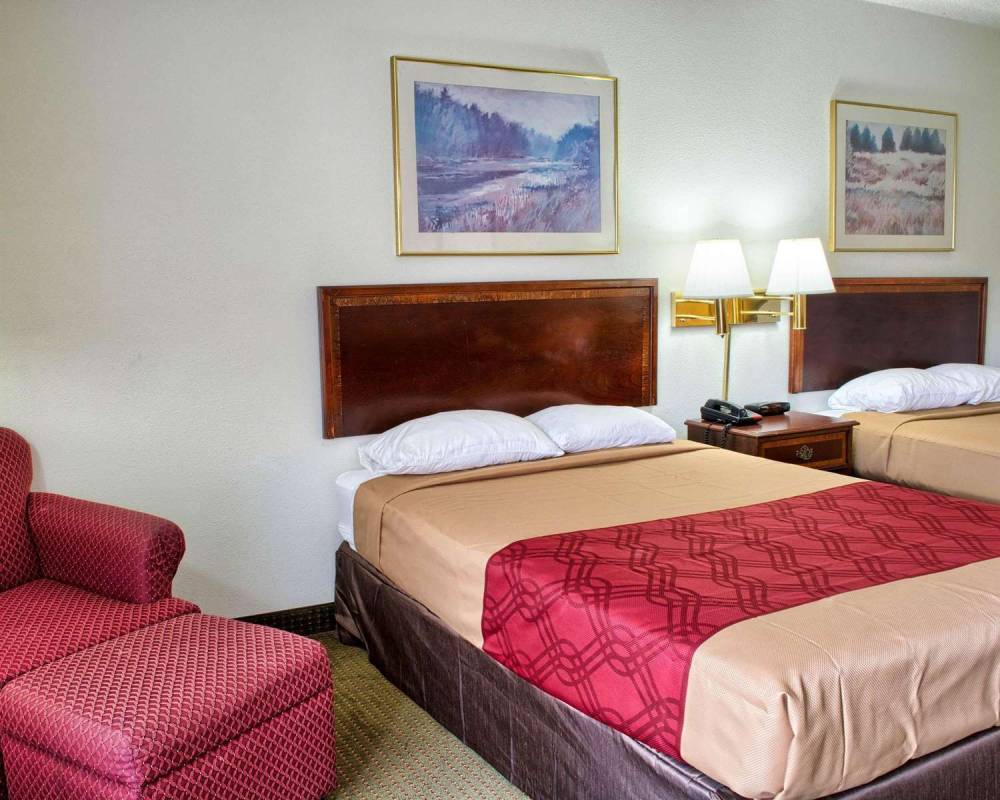 Econo Lodge 5