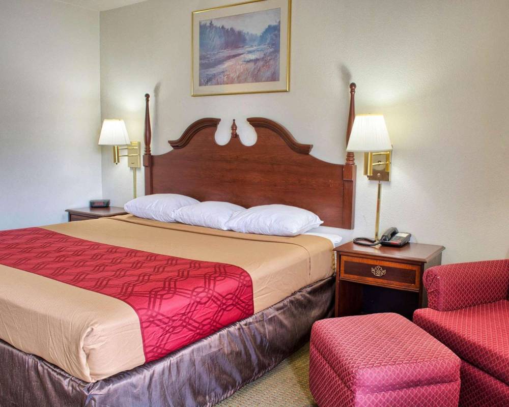 Econo Lodge 2