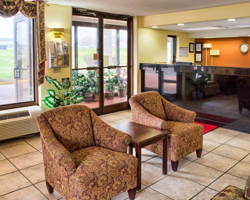 Econo Lodge 10