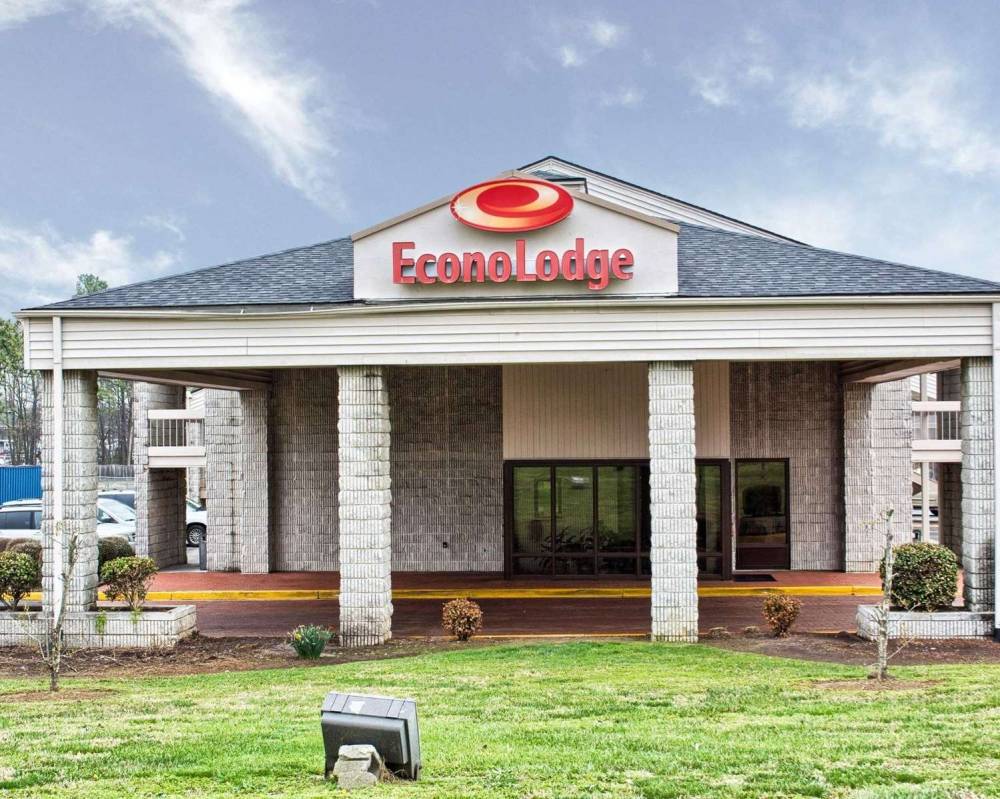 Econo Lodge 3