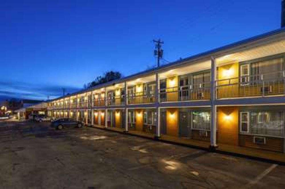 Econo Lodge 1