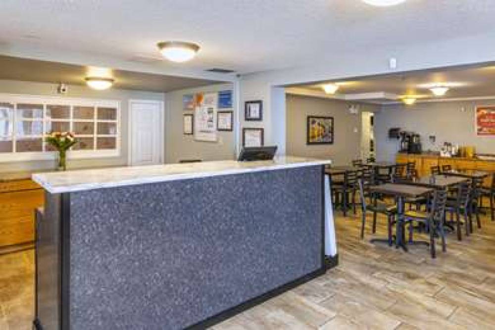 Econo Lodge 5