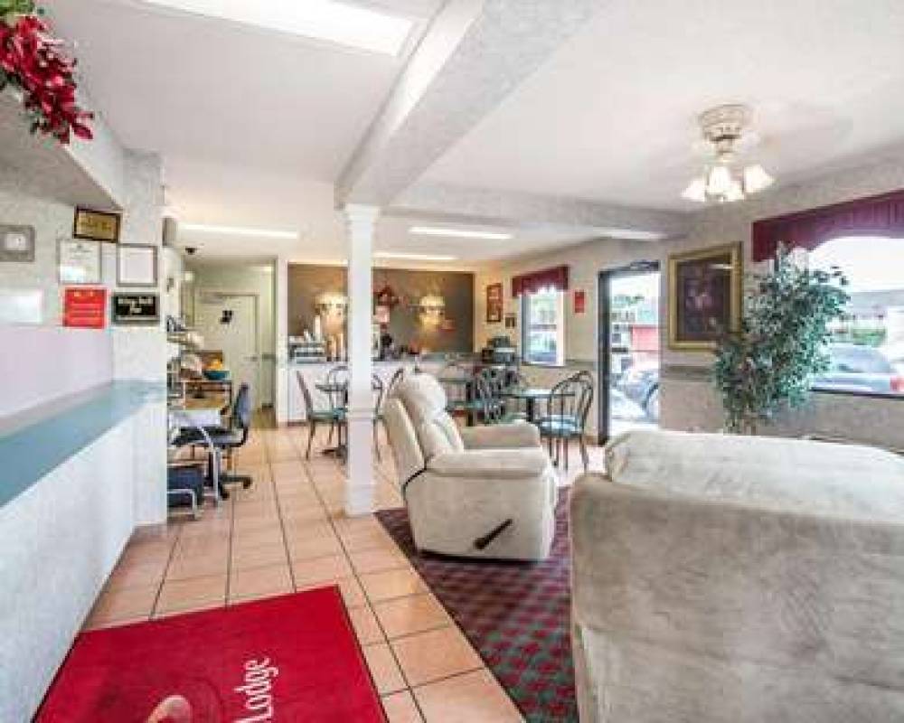 Econo Lodge 9