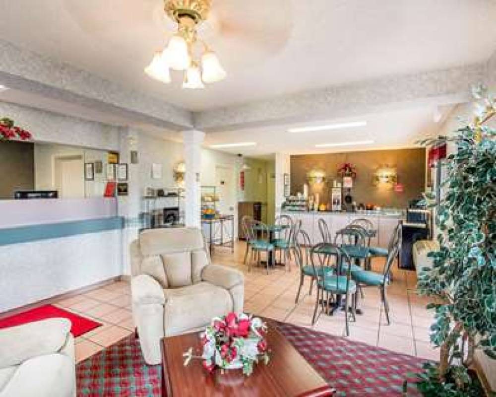 Econo Lodge 6
