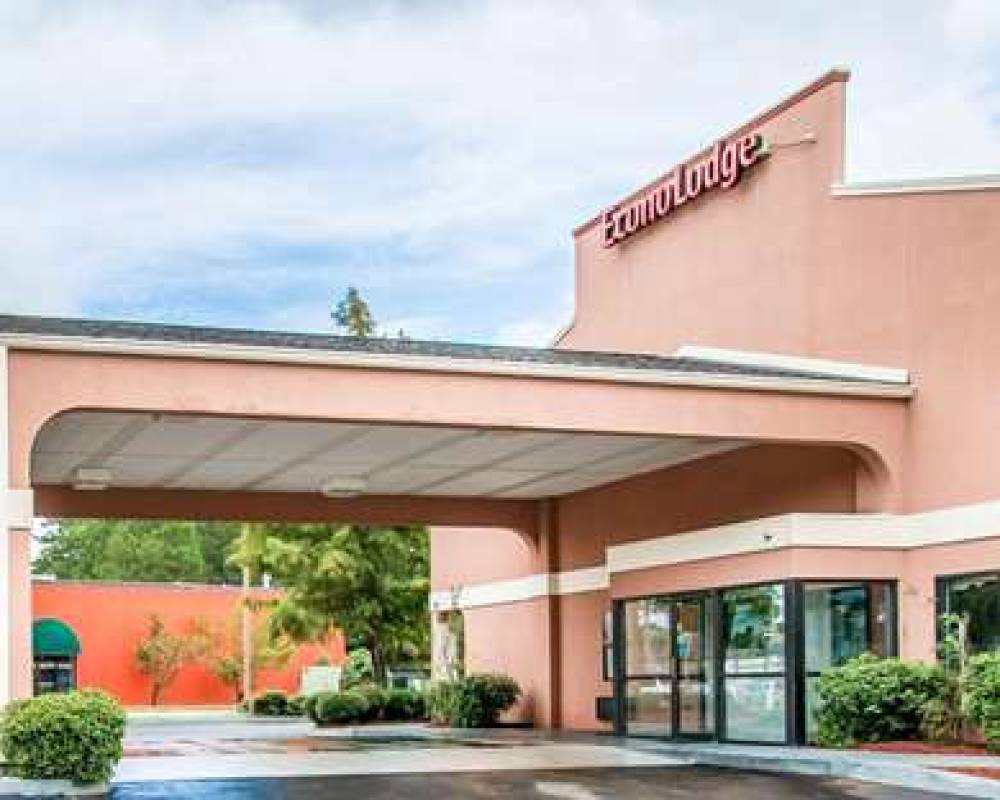 Econo Lodge 3