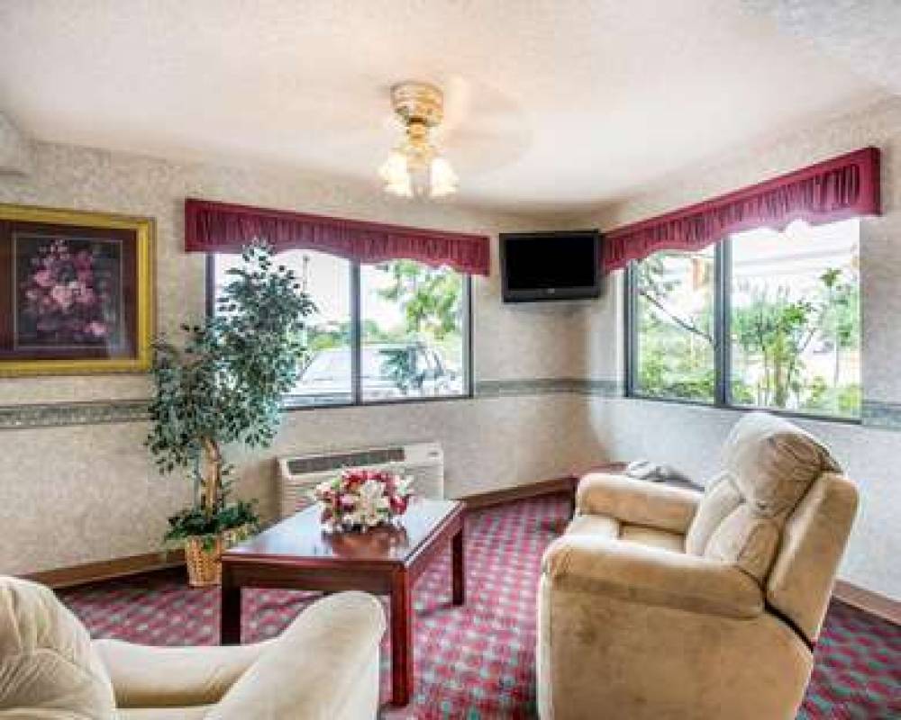Econo Lodge 10