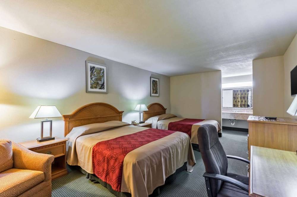 ECONO LODGE 4