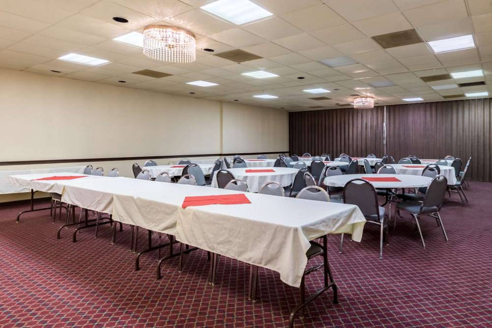 ECONO LODGE 7