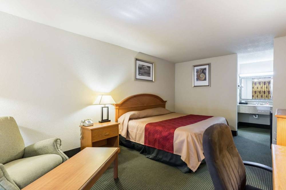 ECONO LODGE 10