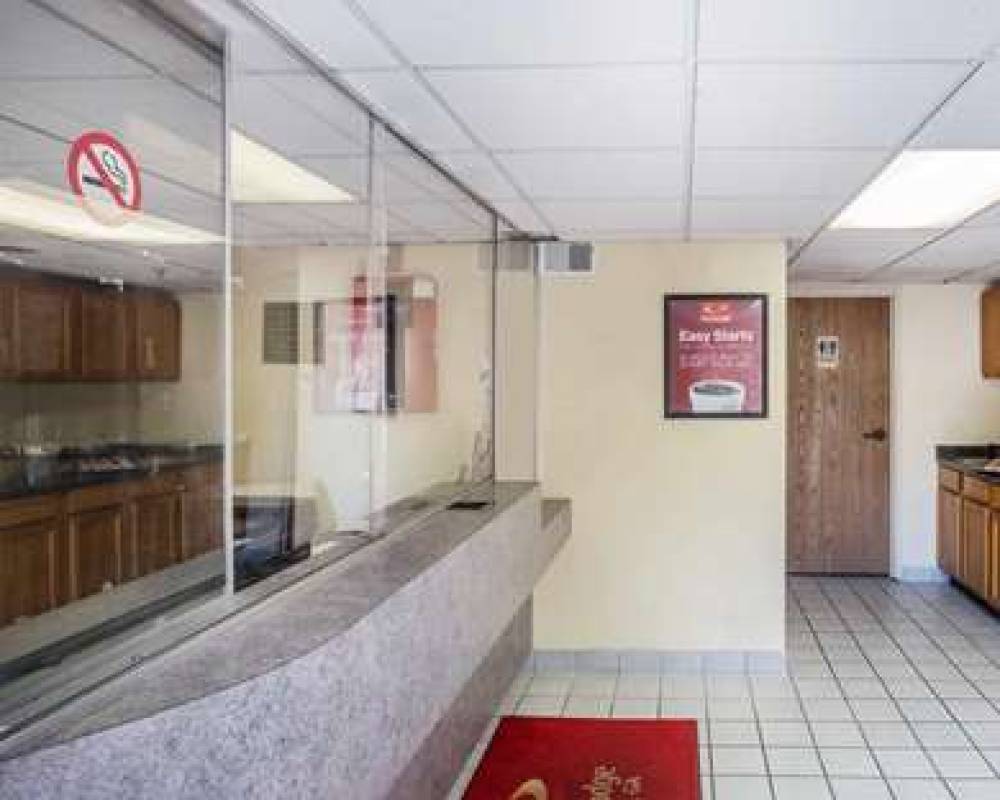 Econo Lodge 7