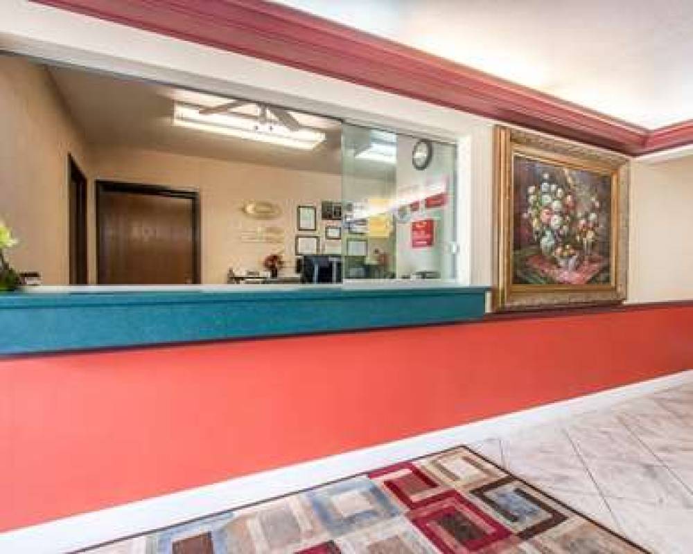Econo Lodge 3