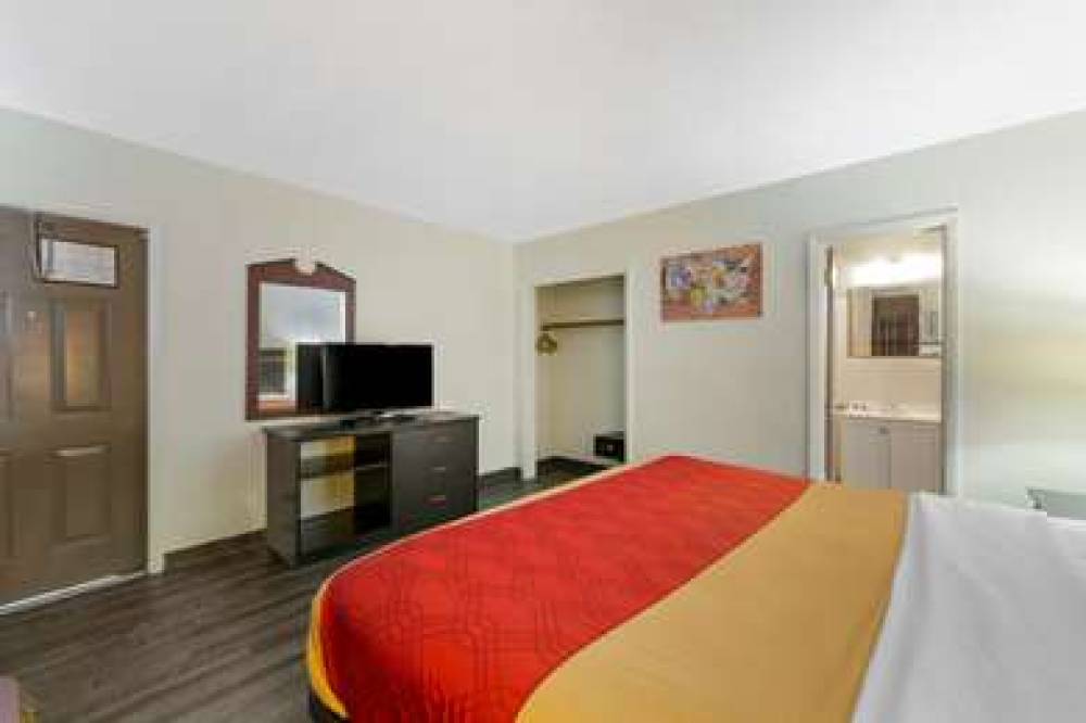 Econo Lodge 10