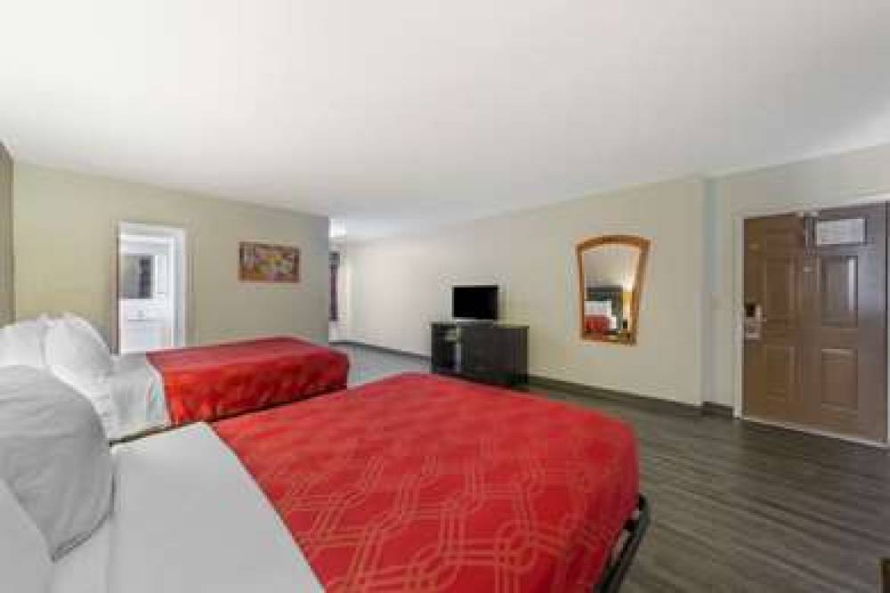 Econo Lodge 5