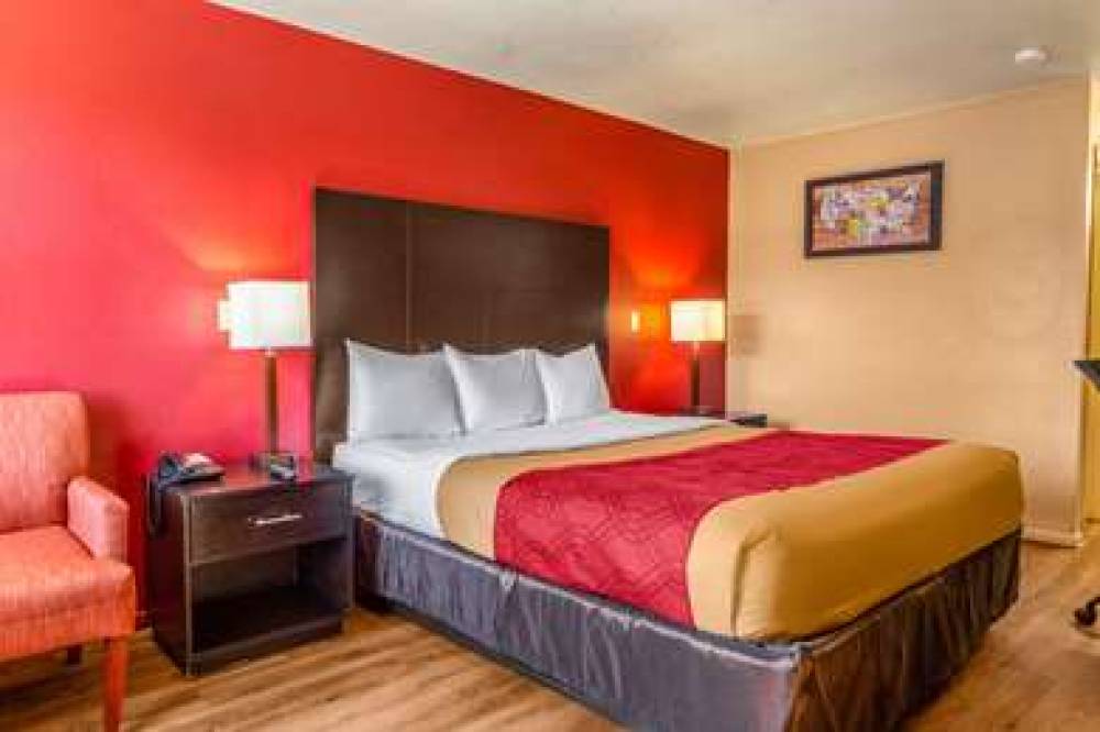 ECONO LODGE 8