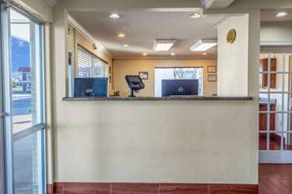 ECONO LODGE 5