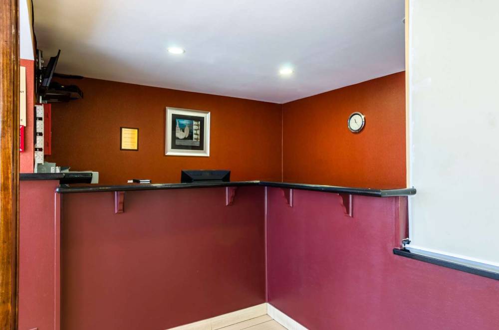ECONO LODGE 3