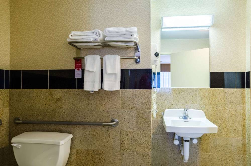 ECONO LODGE 2